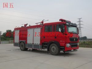 國(guó)五重汽干粉水联用(yòng)消防車(chē)（7吨）图片