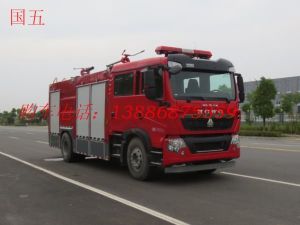 國(guó)五重汽干粉泡沫联用(yòng)消防車(chē)（7吨）图片